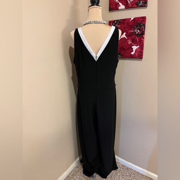 LAUREN RALPH LAUREN BLACK WITH IVORY V NECK WIDE LEG JUMPSUIT, size L (NO BELT) - Picture 6 of 10